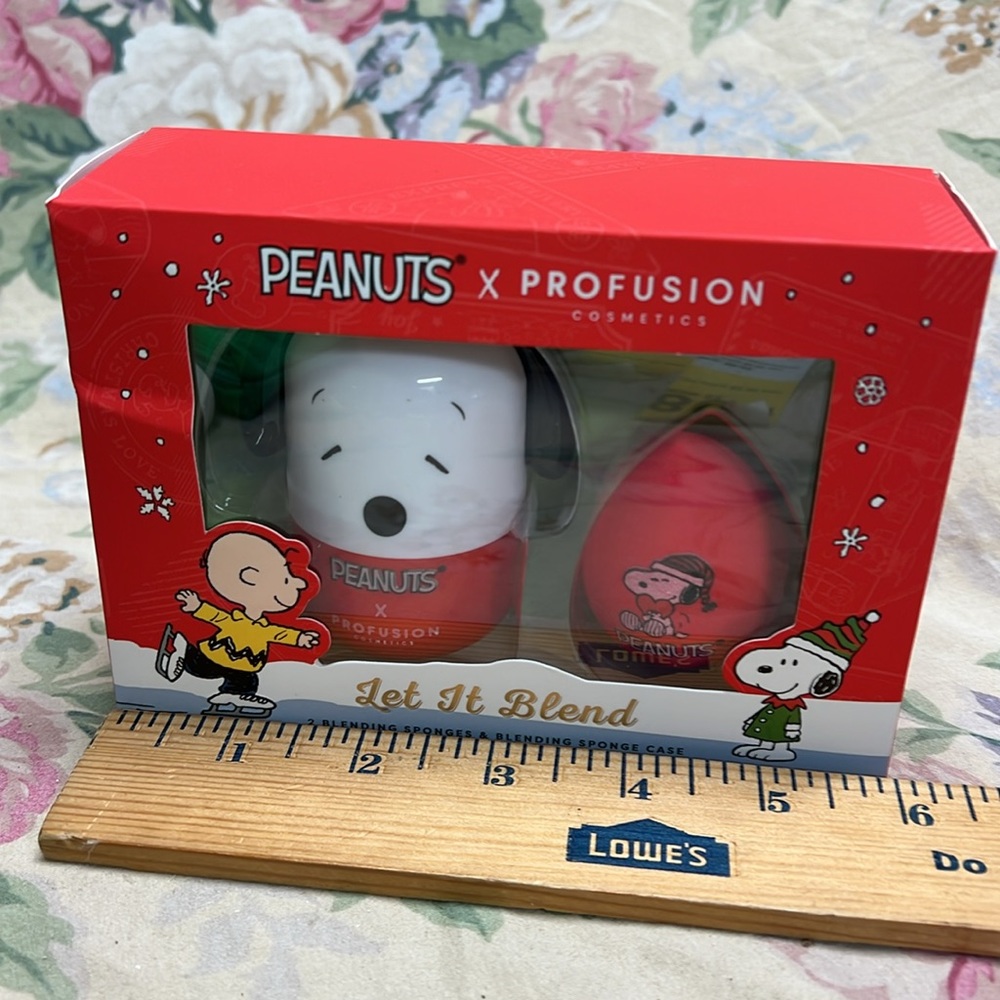 Snoopy Peanuts 2 blending sponges & case - Picture 5 of 10